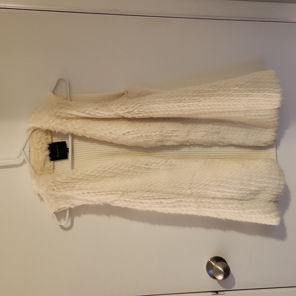 White faux fur vest - Picture 1 of 8